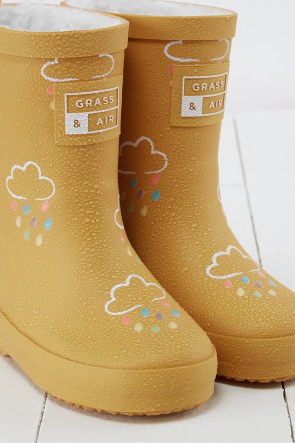 d1d06a1c745d6d885ad73b30b05f0019e855ba2f5d62d9c62e4b6ae2cc428228 Ochre Colour-Changing Kids Winter Wellies - Image 2