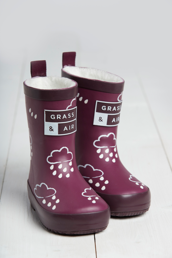 mulb-front-595x893-1 Mulberry Colour-Changing Kids Wellies with Teddy Fleece Lining - Image 1