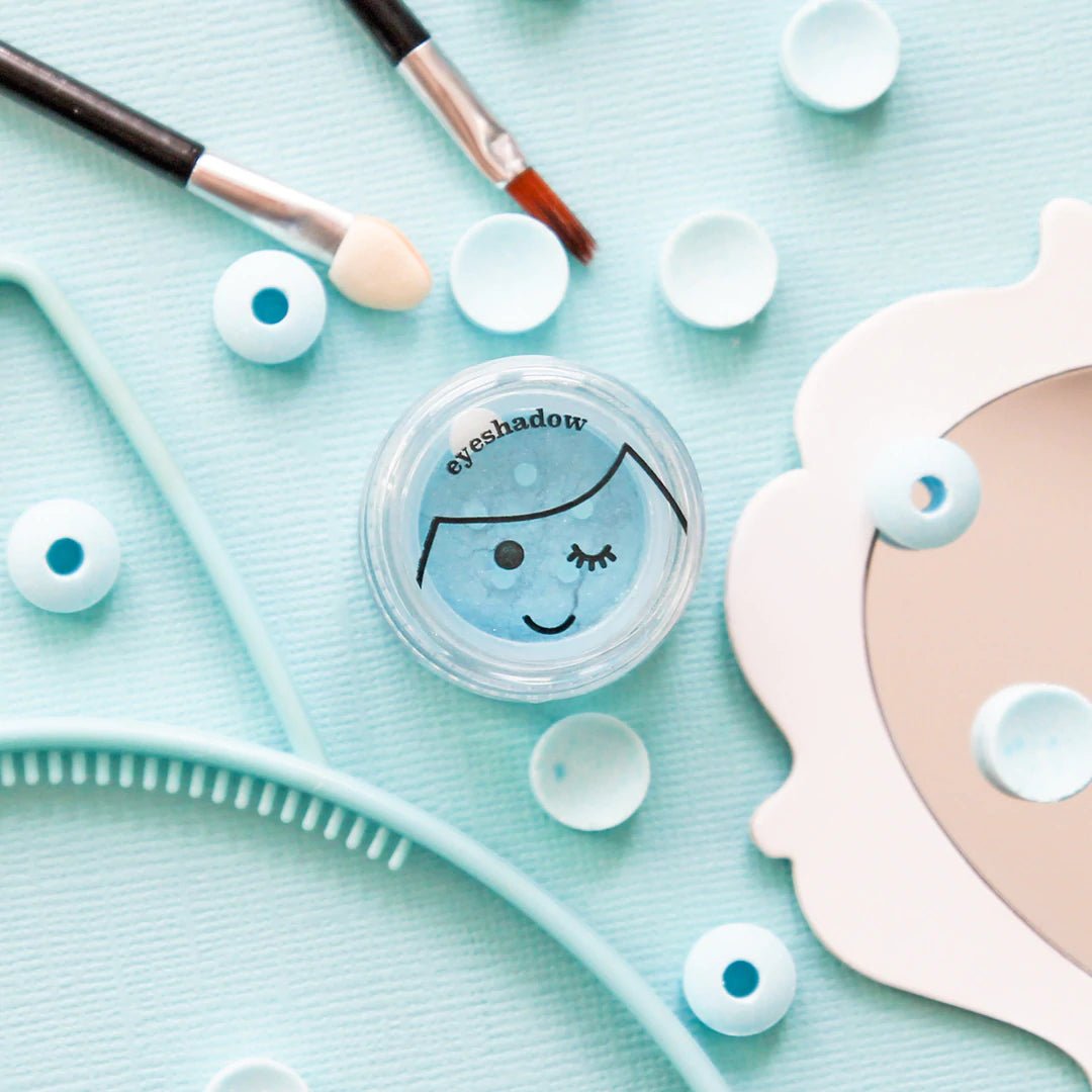 turquoise-eyeshadow_1080x_ff9925b7-2c7e-4b9a-a358-fc296ec767d4 Nia | Deluxe Pretty Play Makeup Kids Play Makeup Box with Nail Polish - Image 9